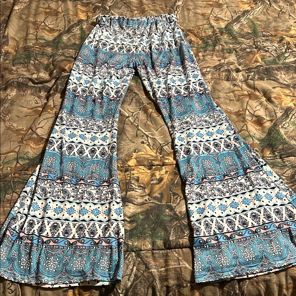 Source Unknown Blue and White Patterned Flare Pan… - image 1